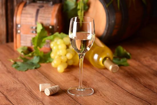 Белое вино: польза и вред