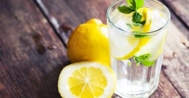 польза воды с лимоном для организма