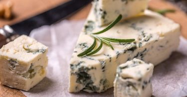 Сыр «Дор Блю»: польза и вред