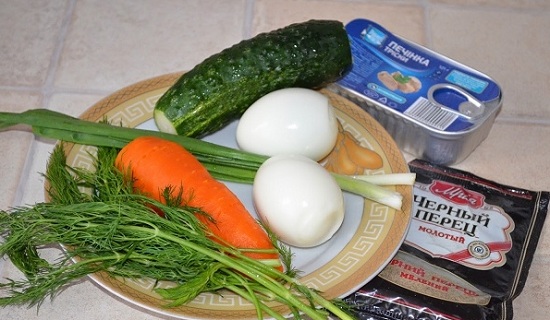 Морковный корнеплод и яйца отварим