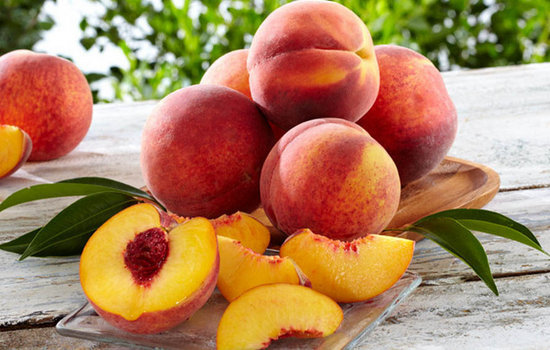 Персики: польза и вред для здоровья      